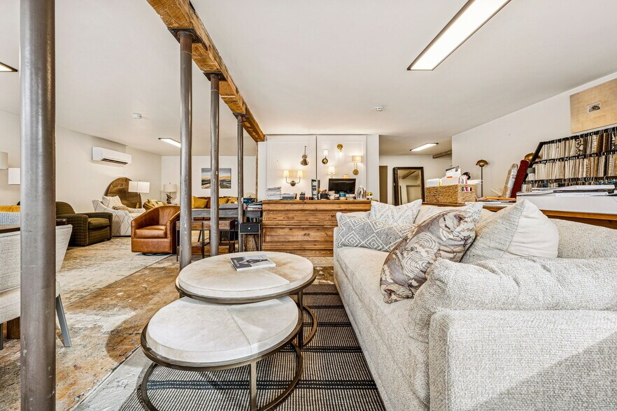 More Photos Of 120 W 9th St, Durango Flex For Lease