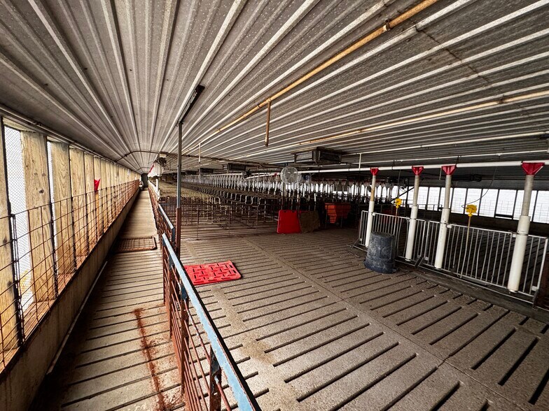 More Photos Of N5000 Co M hwy, Darien Warehouse For Sale