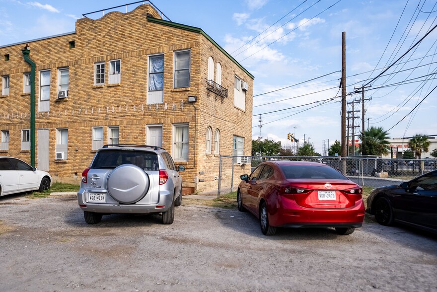 More Photos Of 2031 Fredericksburg Rd, San Antonio Apartments For Sale