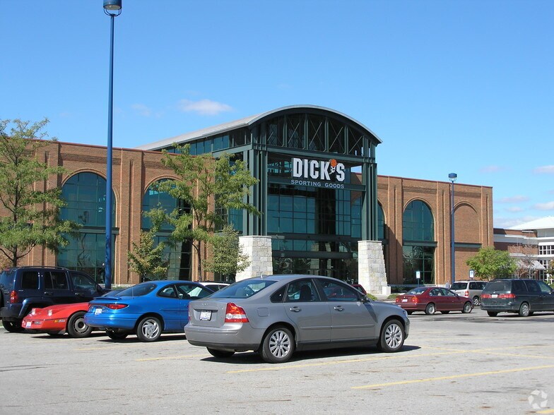 More Photos Of 3670-3780 Easton Market, Columbus General Retail For Lease