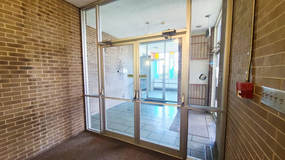 More Photos Of 710 W 8th St, Fort Scott Office For Sale