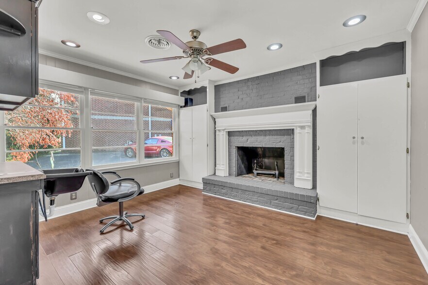 More Photos Of 1543 Madison St, Clarksville Specialty For Sale