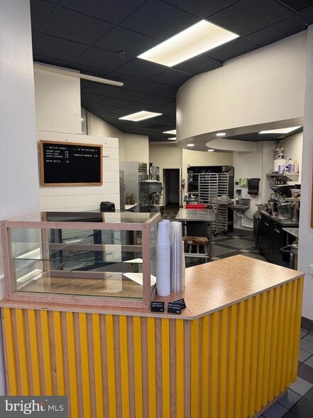 More Photos Of 47 S Queen St, Lancaster Restaurant For Lease