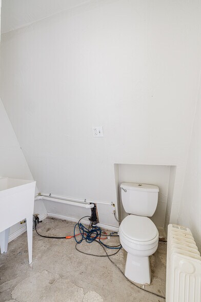 More Photos Of 75 Licht Pky, Spring Creek Industrial For Lease