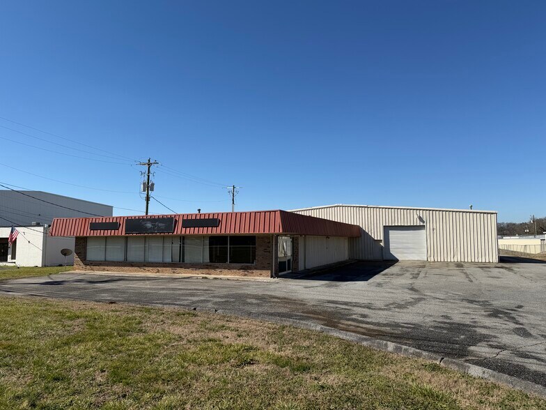 Primary Photo Of 1913 US 41 Hwy SW, Calhoun Flex For Lease