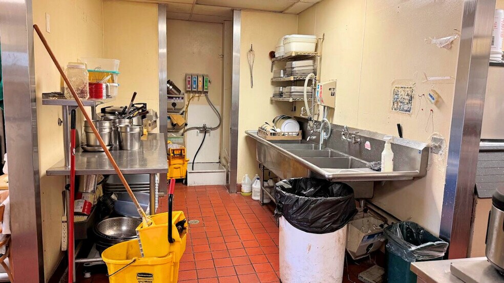 More Photos Of 630 S Frontage Rd, Wisconsin Dells Fast Food For Sale