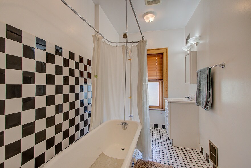 More Photos Of 1601 Vine St, Denver Office For Sale