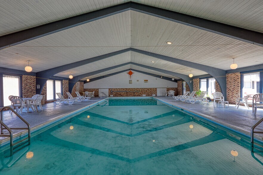 More Photos Of 726 S Highway 35, Saint Croix Falls Hotel For Sale