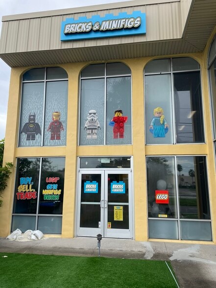 Primary Photo Of 2755 Tyrone Blvd, Saint Petersburg General Retail For Lease