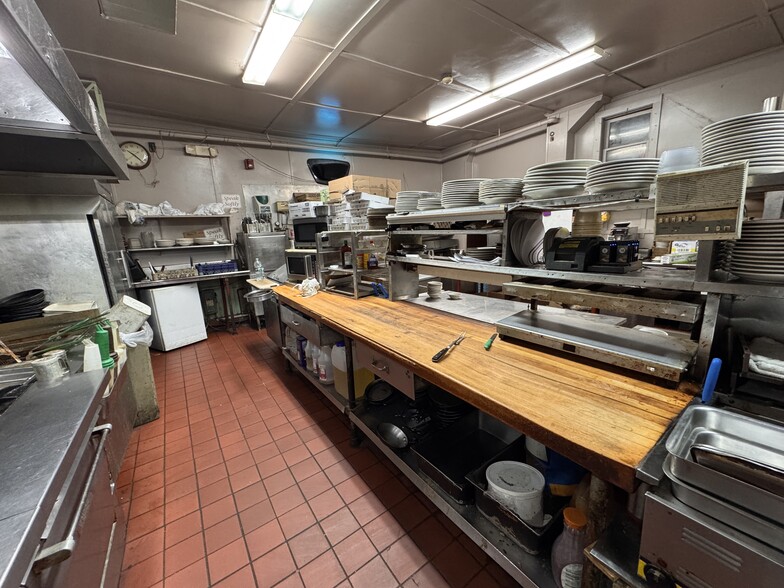 More Photos Of 572 2nd Ave, Troy Restaurant For Sale