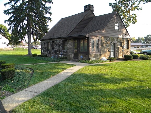 More Photos Of 1305 Whipple Ave NW, Canton Office For Lease