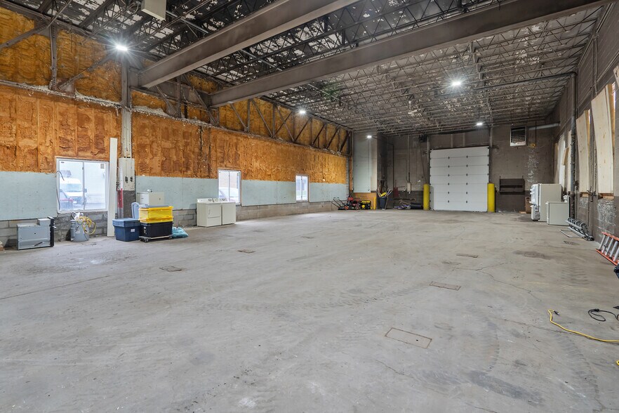 More Photos Of 34 Wright Ave, Auburn Truck Terminal For Lease