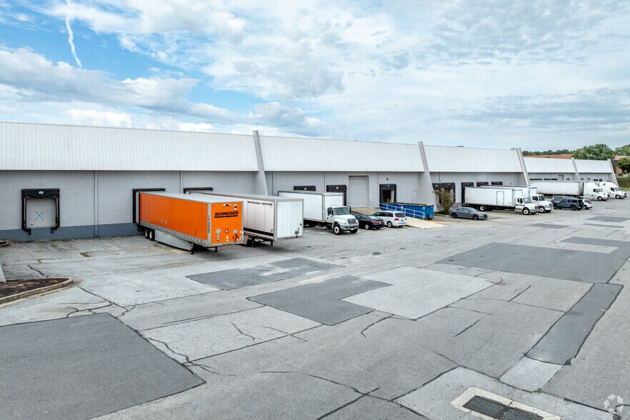 More Photos Of 6930 San Tomas Rd, Elkridge Warehouse For Lease