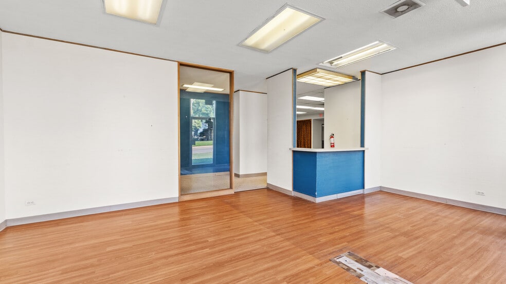 More Photos Of 507 Hickory St, Texarkana Office For Sale