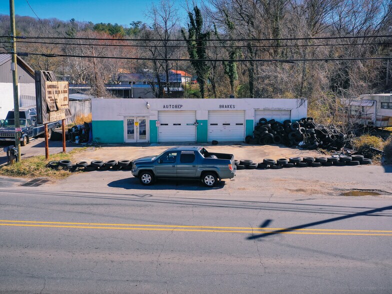 More Photos Of 887 Riverside Dr, Woodfin Auto Repair For Sale