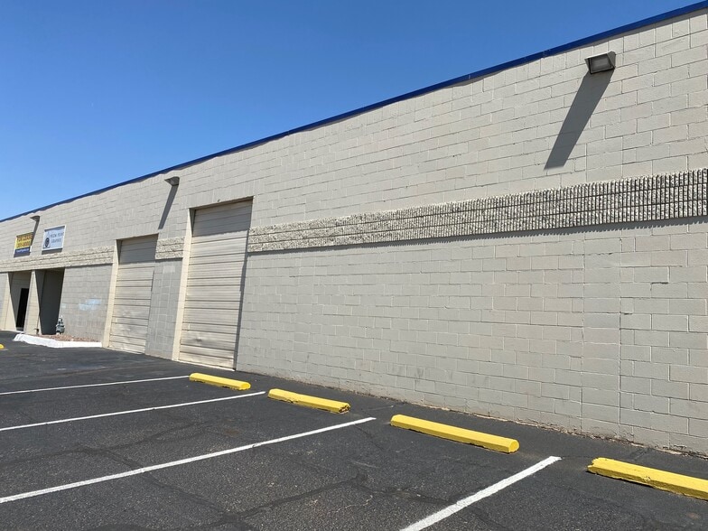 More Photos Of 8626 Dyer St, El Paso Showroom For Lease