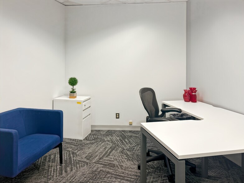 More Photos Of 10451 Mill Run Cir, Owings Mills Coworking Space