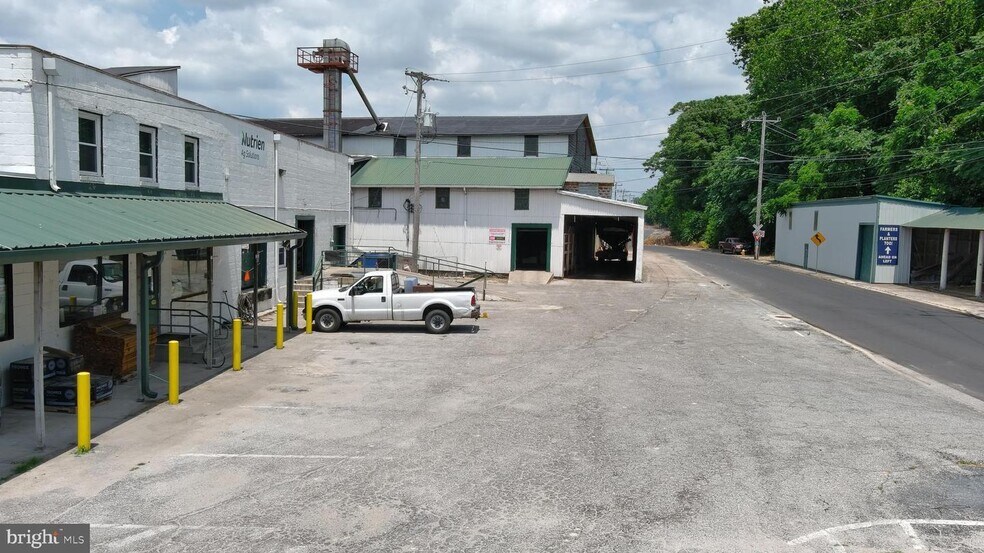 More Photos Of 210 Mill St, Salisbury Distribution For Lease