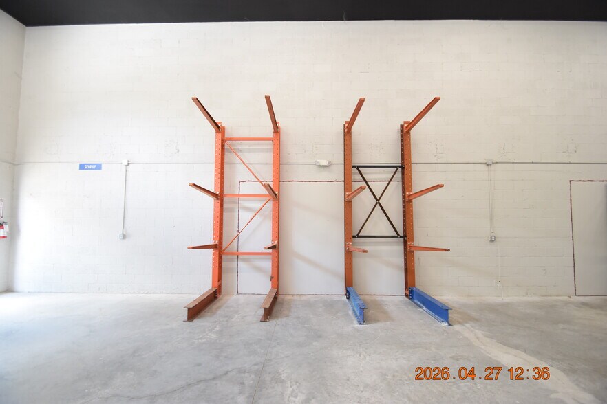 More Photos Of 4403 E Columbus Dr, Tampa Light Manufacturing For Lease