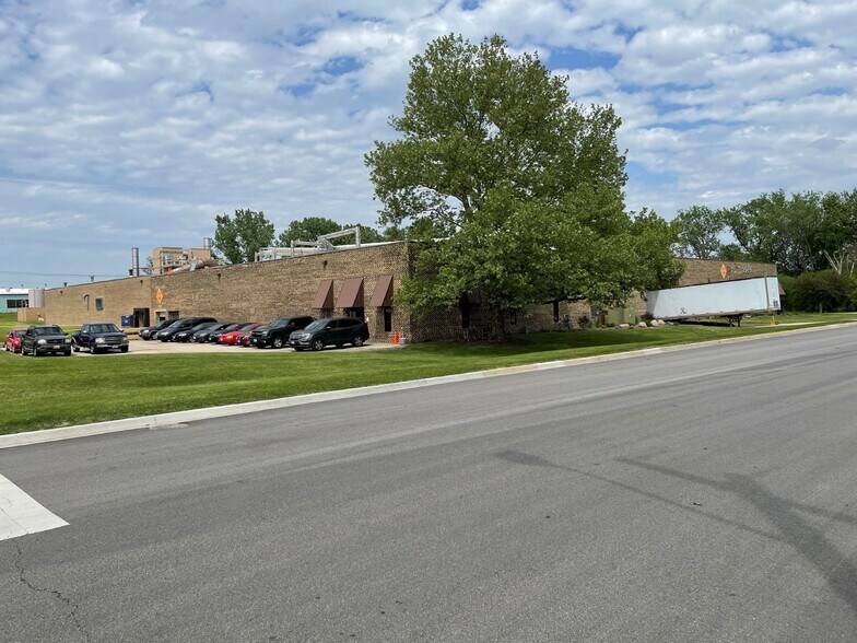 More Photos Of 2500 Production Dr, St Charles Manufacturing For Lease