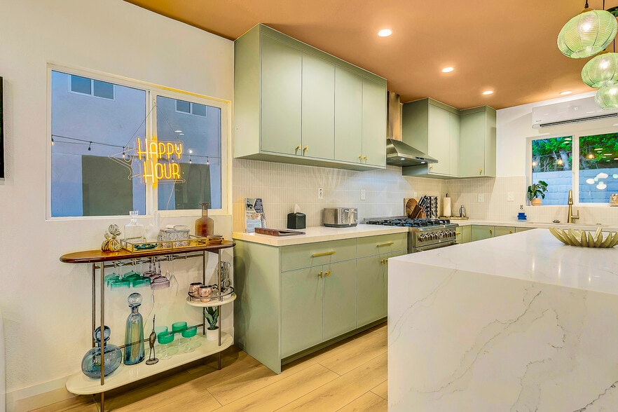 More Photos Of 1339 N Indian Canyon Dr, Palm Springs Hotel For Sale