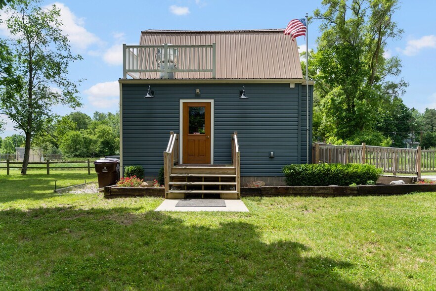 More Photos Of 915 S Clinton St, Stockbridge Restaurant For Sale