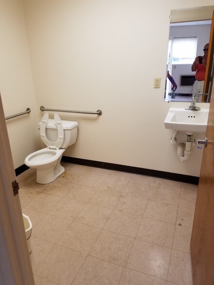 More Photos Of 800 New Brunswick Ave, Rahway Warehouse For Sale