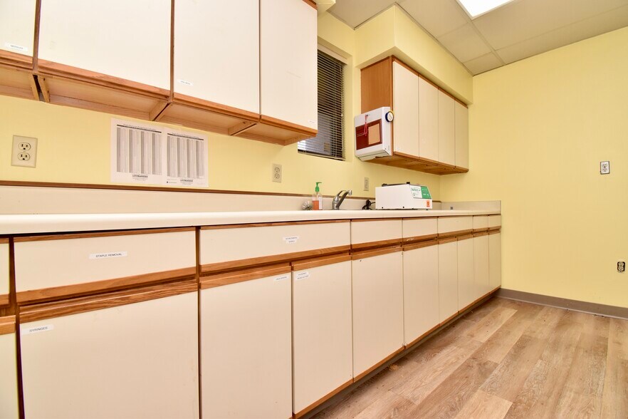 More Photos Of 810 Newman Dr, Helena Office For Sale