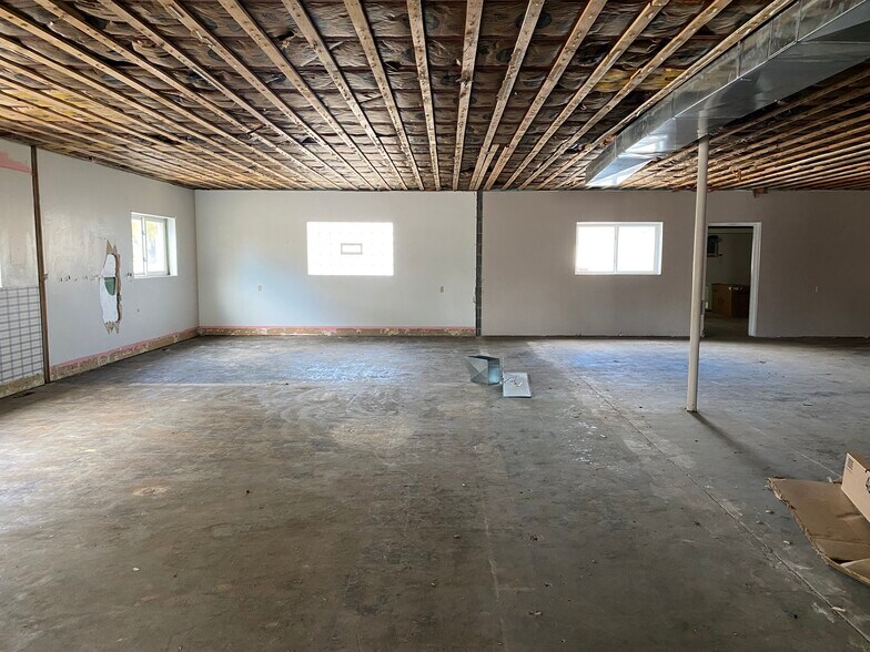 More Photos Of 402 Vine St, Atwood Freestanding For Sale