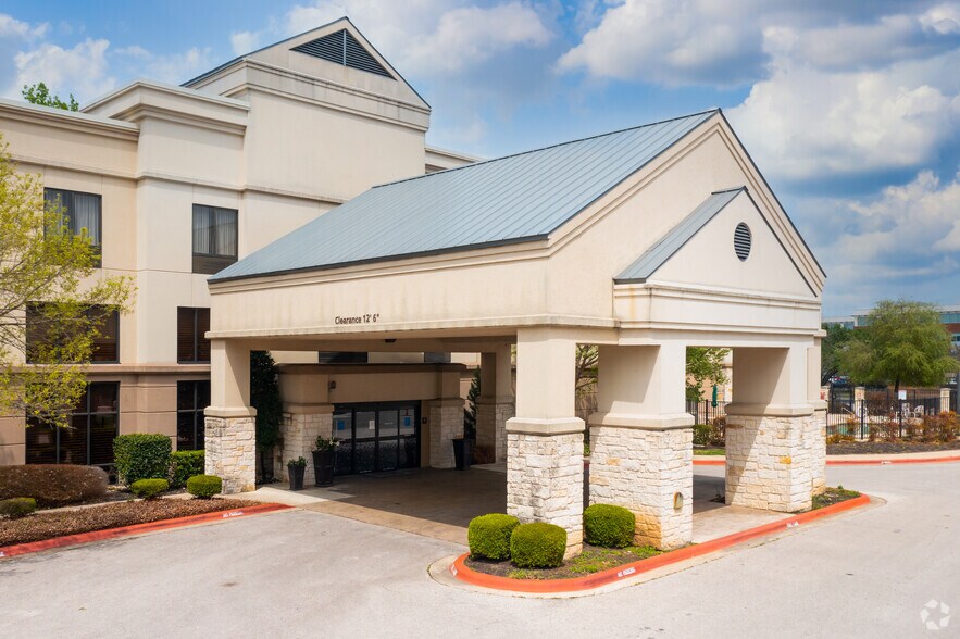 More Photos Of 10811 Pecan Park Blvd, Austin Hotel For Sale