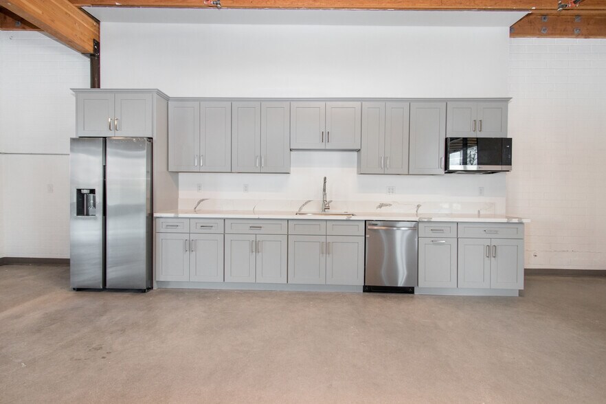 More Photos Of 6325 San Fernando Rd, Glendale Mixed Retail For Lease