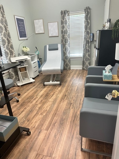 More Photos Of 620 Veterans Pky, Clayton Office For Lease