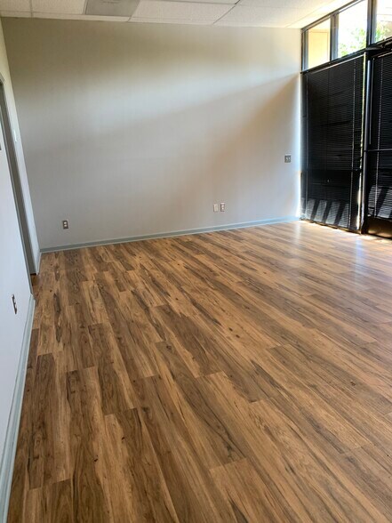 More Photos Of 4328-4330 Redwood Hwy, San Rafael Research And Development For Sale