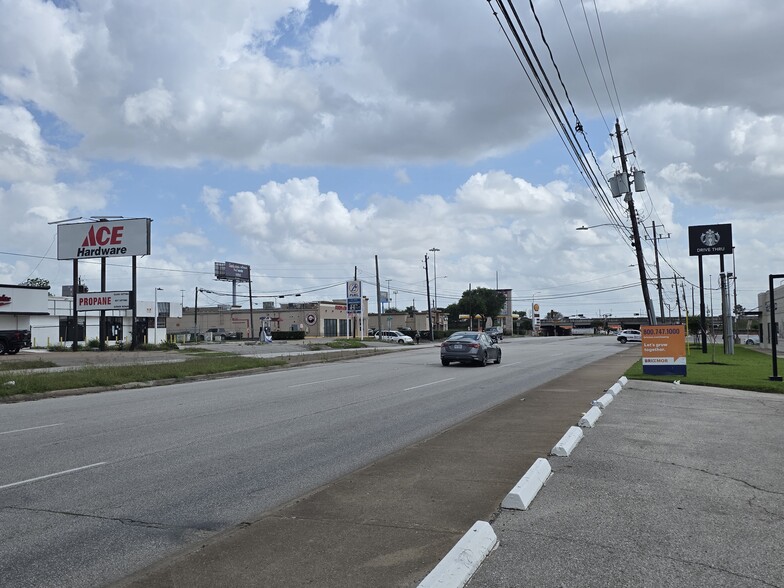 More Photos Of 1141 Uvalde Rd, Houston General Retail For Sale