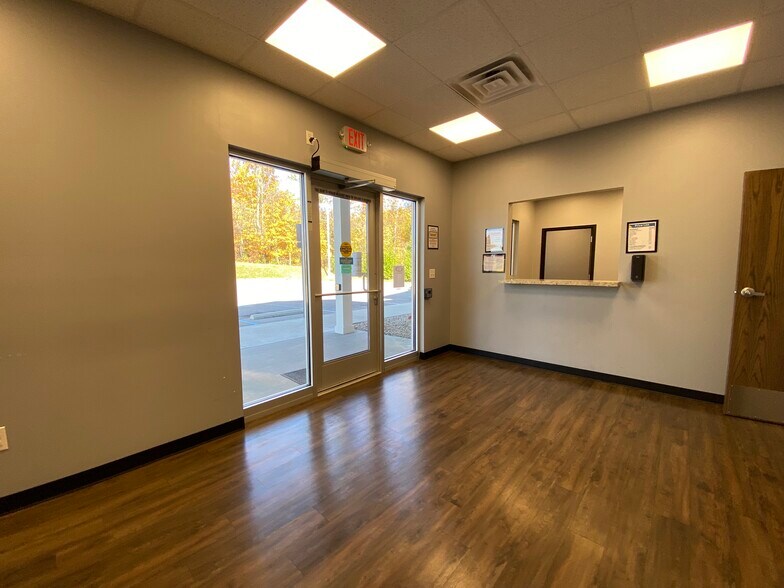 More Photos Of 2221 John Williams Blvd, Bedford Office For Sale