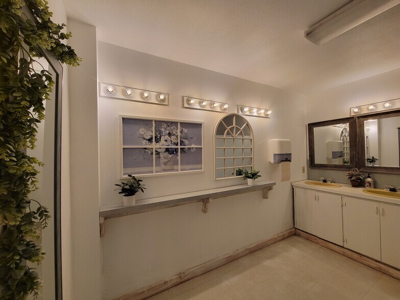 More Photos Of 114 N Lewis St, Monroe Freestanding For Sale