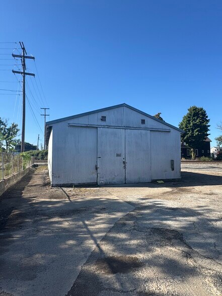 More Photos Of 320 N Main St, Goshen Manufacturing For Lease