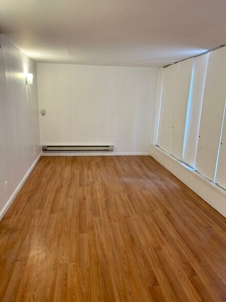 More Photos Of 101-103 W 17th St, New York Storefront Retail Residential For Lease