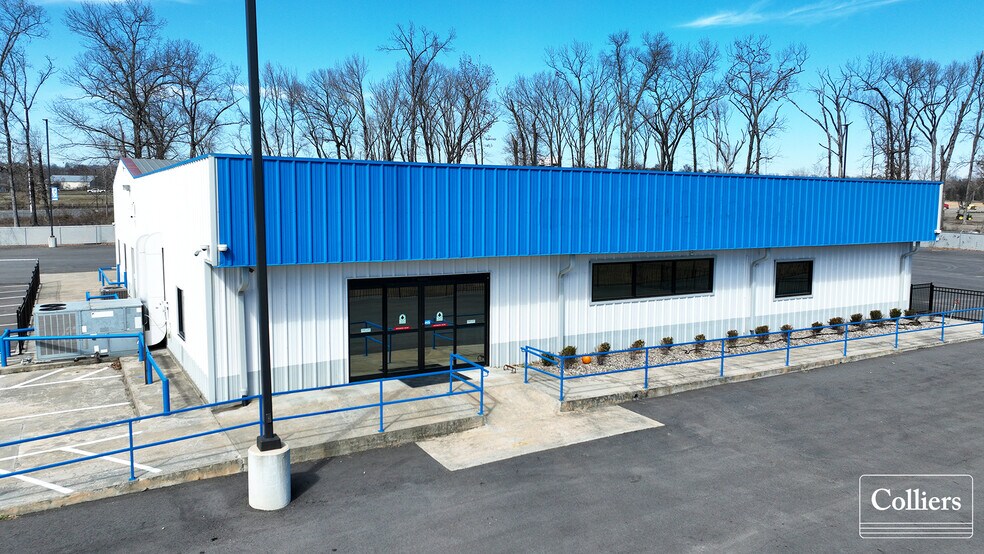 More Photos Of 5601 Alma Hwy, Van Buren Showroom For Lease