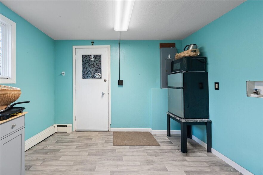 More Photos Of 1019 College Rd, Fairbanks Flex For Sale