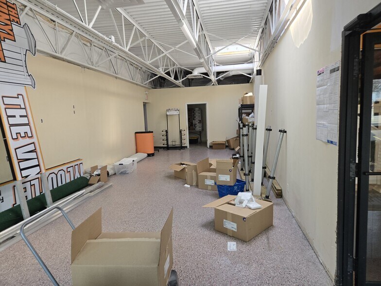 More Photos Of 5575 Transit Rd, Amherst General Retail For Sale