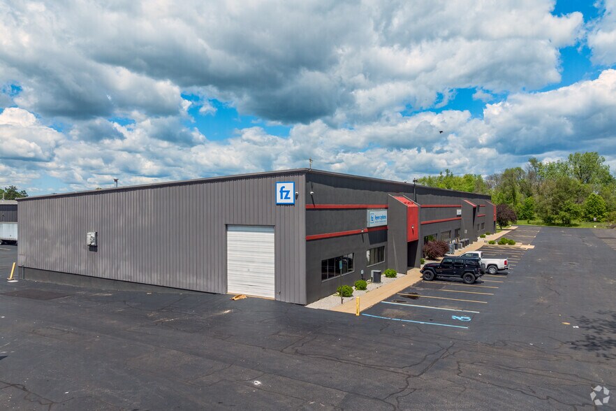 More Photos Of 5111-5121 E ML Ave, Kalamazoo Light Distribution For Lease