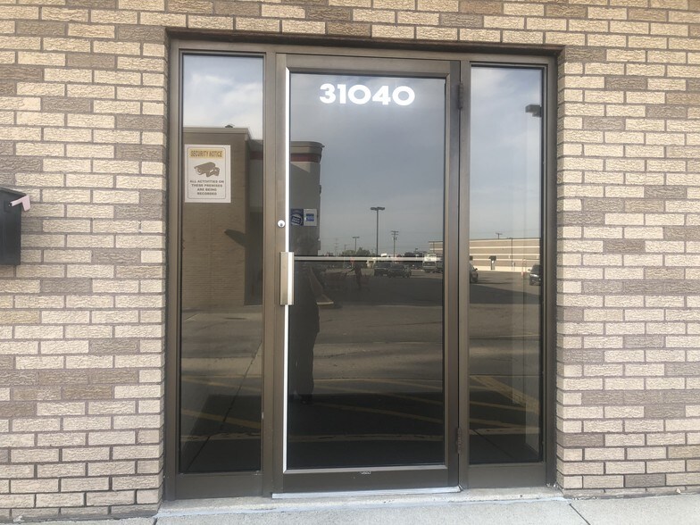 More Photos Of 31040-31046 Utica Rd, Fraser Office Residential For Lease