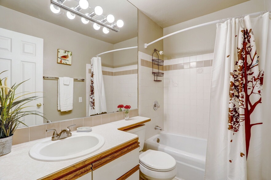 More Photos Of 403 E Thomas St, Seattle Multifamily For Sale