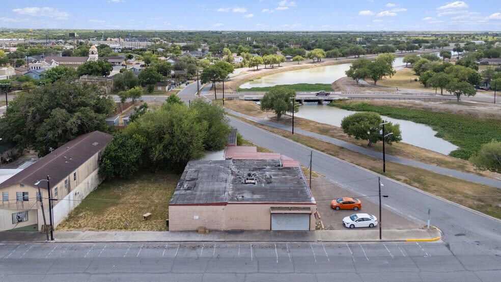 More Photos Of 375 W Robertson St, San Benito Light Manufacturing For Sale