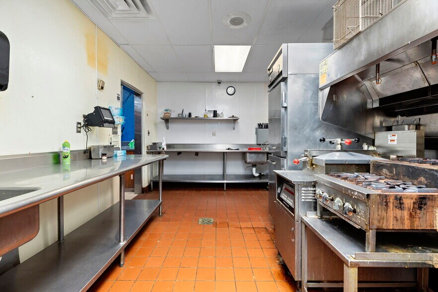 More Photos Of 250 Conicville Rd, Mount Jackson Hotel For Lease