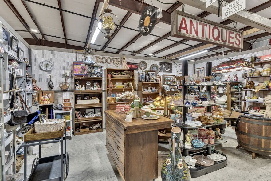 More Photos Of 2120 Old Highway 431 S, Greenbrier Freestanding For Sale