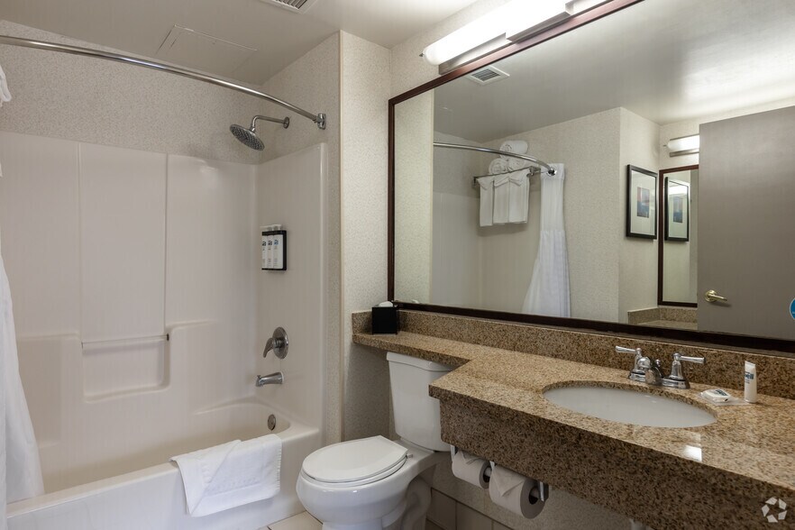 More Photos Of 1251 E American Ln, Schaumburg Hotel For Sale