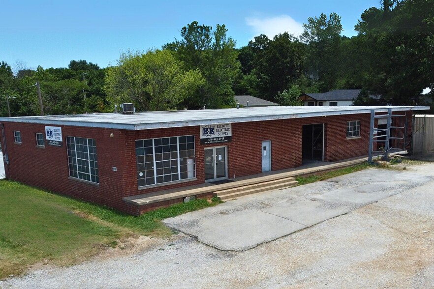 Primary Photo Of 2642 S School Ave, Fayetteville Showroom For Lease