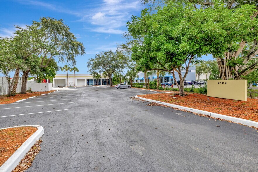 More Photos Of 2122 Blount Rd, Pompano Beach Warehouse For Lease